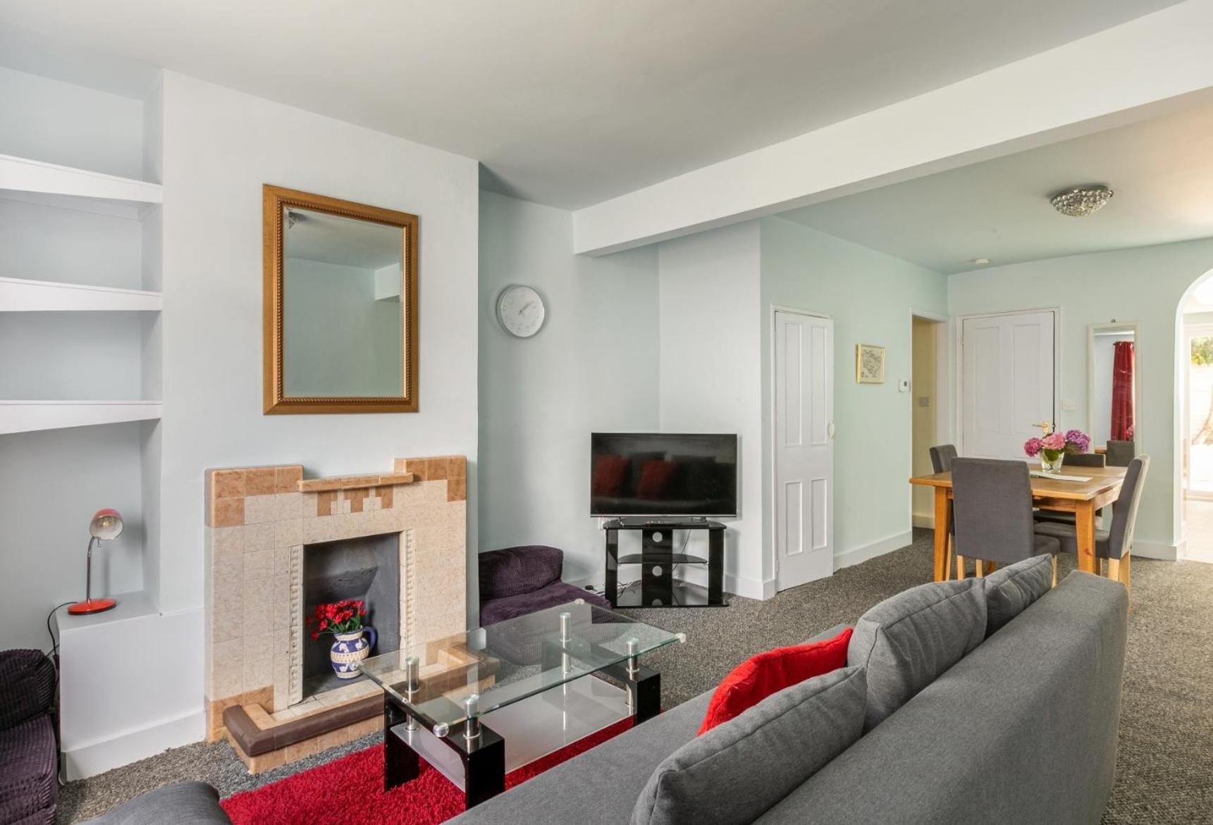 Victoria Cottage-seconds To Beach-pet Friendly- Easy Parking- Self Check In-sleep 6 People-minutes Walk To Amenities