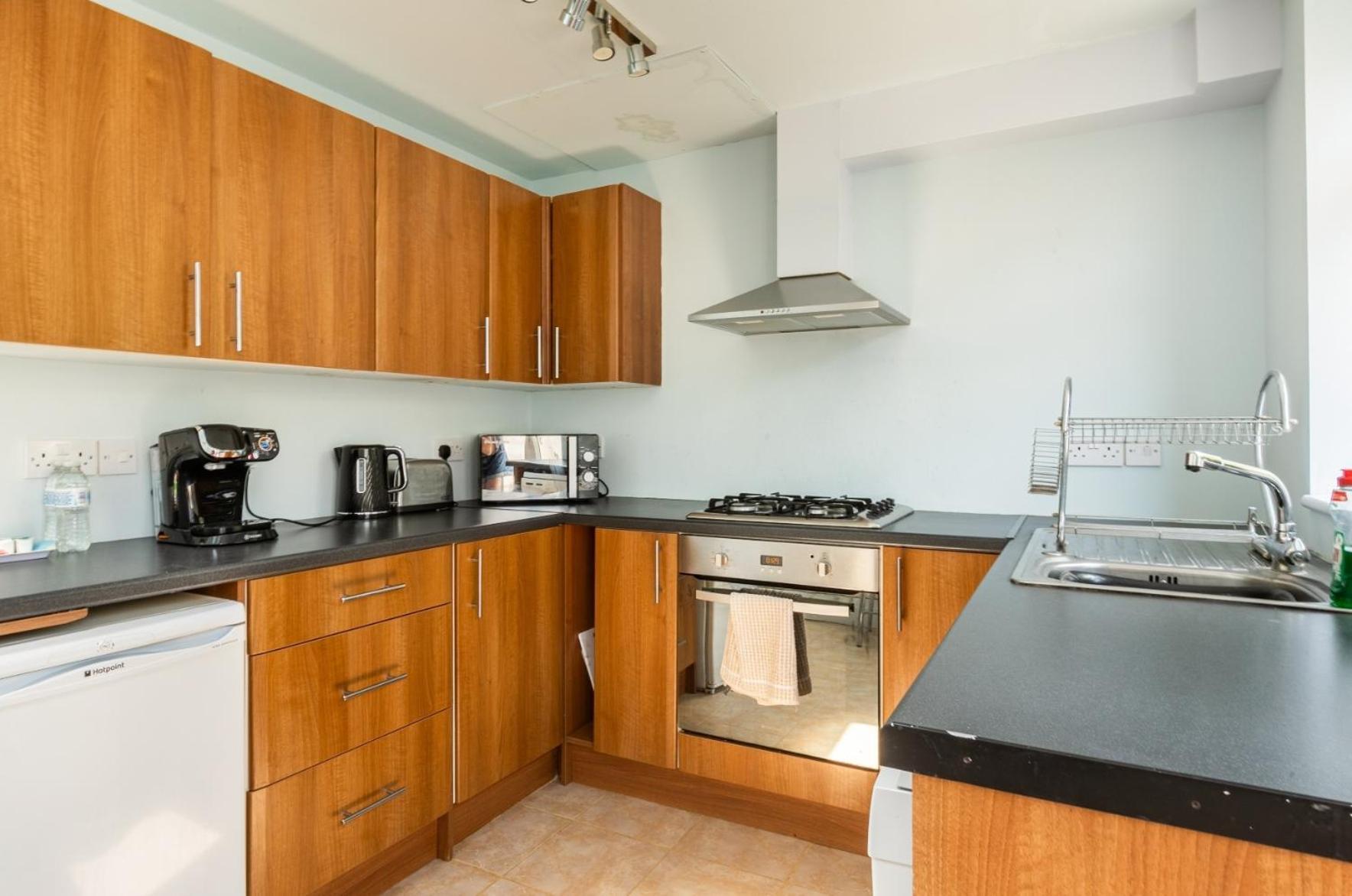 Victoria Cottage-seconds To Beach-pet Friendly- Easy Parking- Self Check In-sleep 6 People-minutes Walk To Amenities *