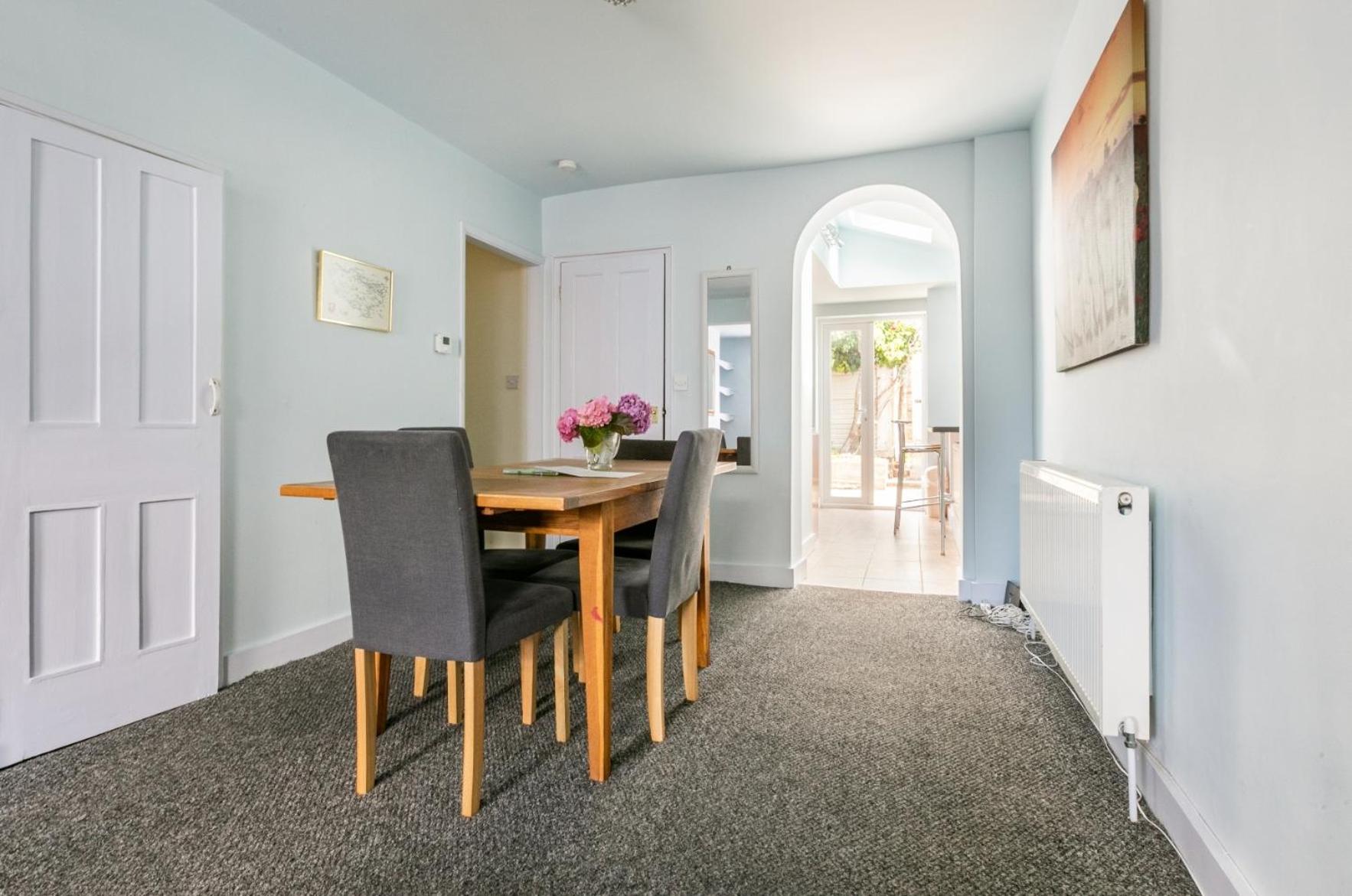 Victoria Cottage-seconds To Beach-pet Friendly- Easy Parking- Self Check In-sleep 6 People-minutes Walk To Amenities