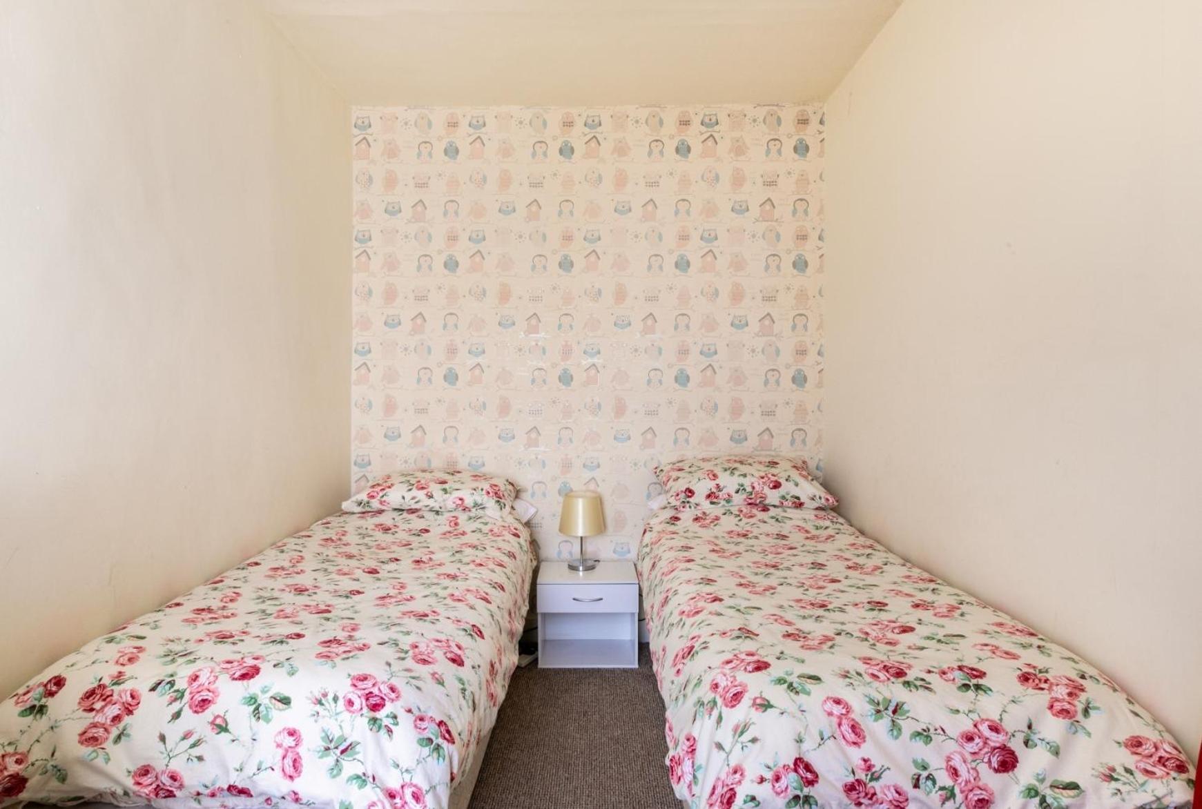 Holiday home Victoria Cottage-seconds To Beach-pet Friendly- Easy Parking- Self Check In-sleep 6 People-minutes Walk To Amenities Deal