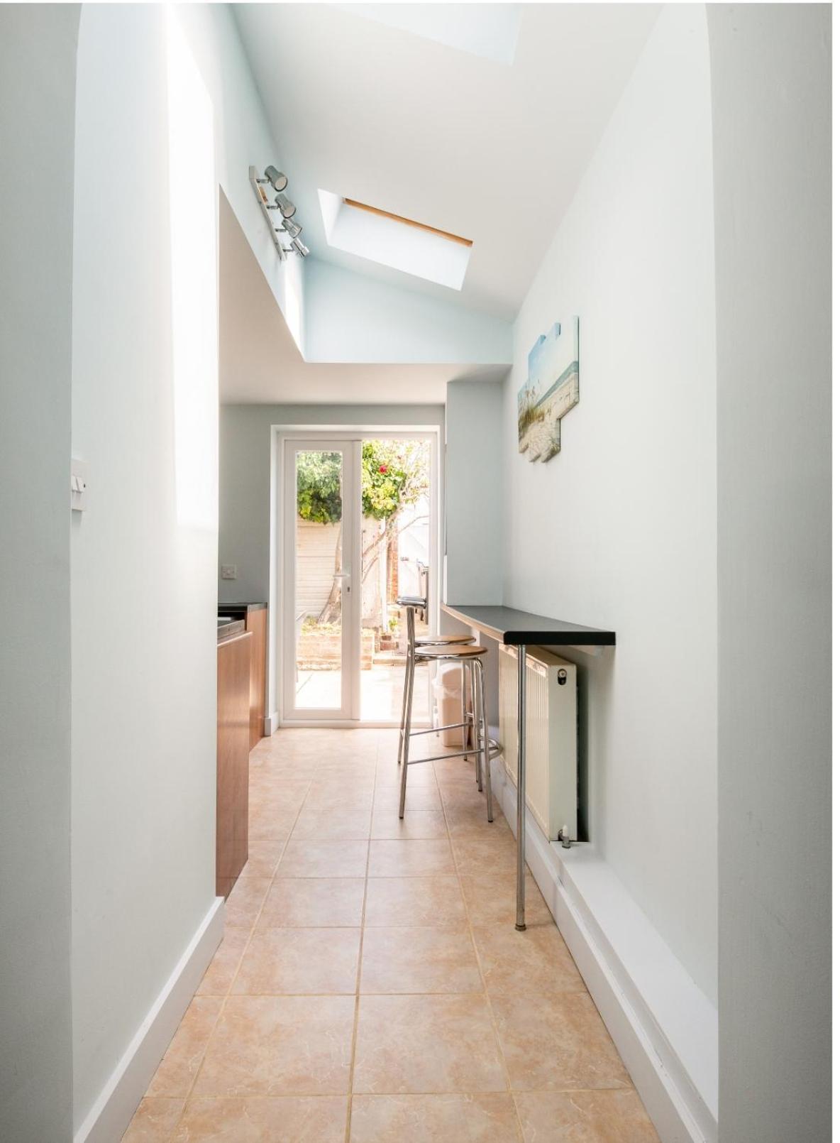 Holiday home Victoria Cottage-seconds To Beach-pet Friendly- Easy Parking- Self Check In-sleep 6 People-minutes Walk To Amenities Deal