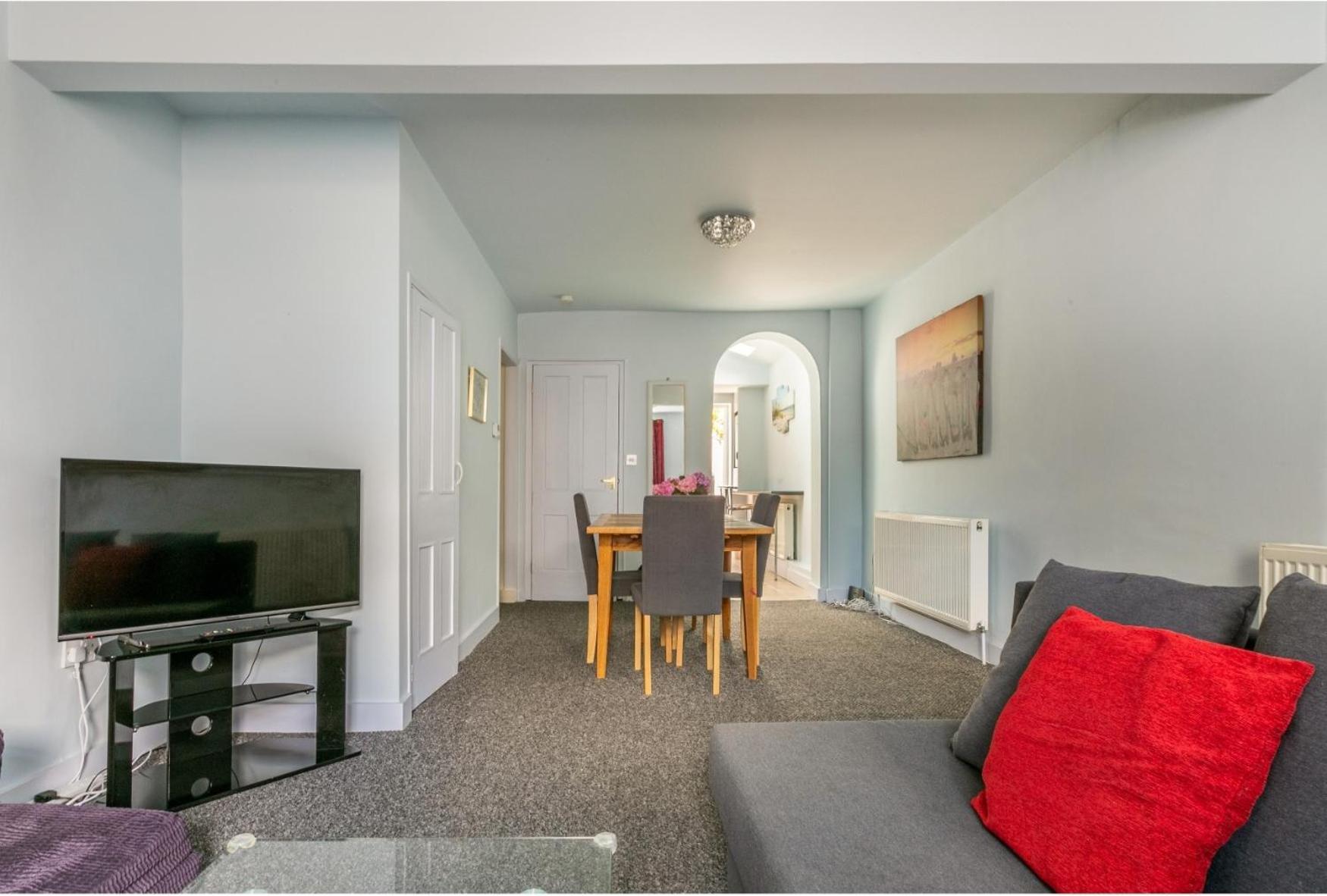 Victoria Cottage-seconds To Beach-pet Friendly- Easy Parking- Self Check In-sleep 6 People-minutes Walk To Amenities Deal