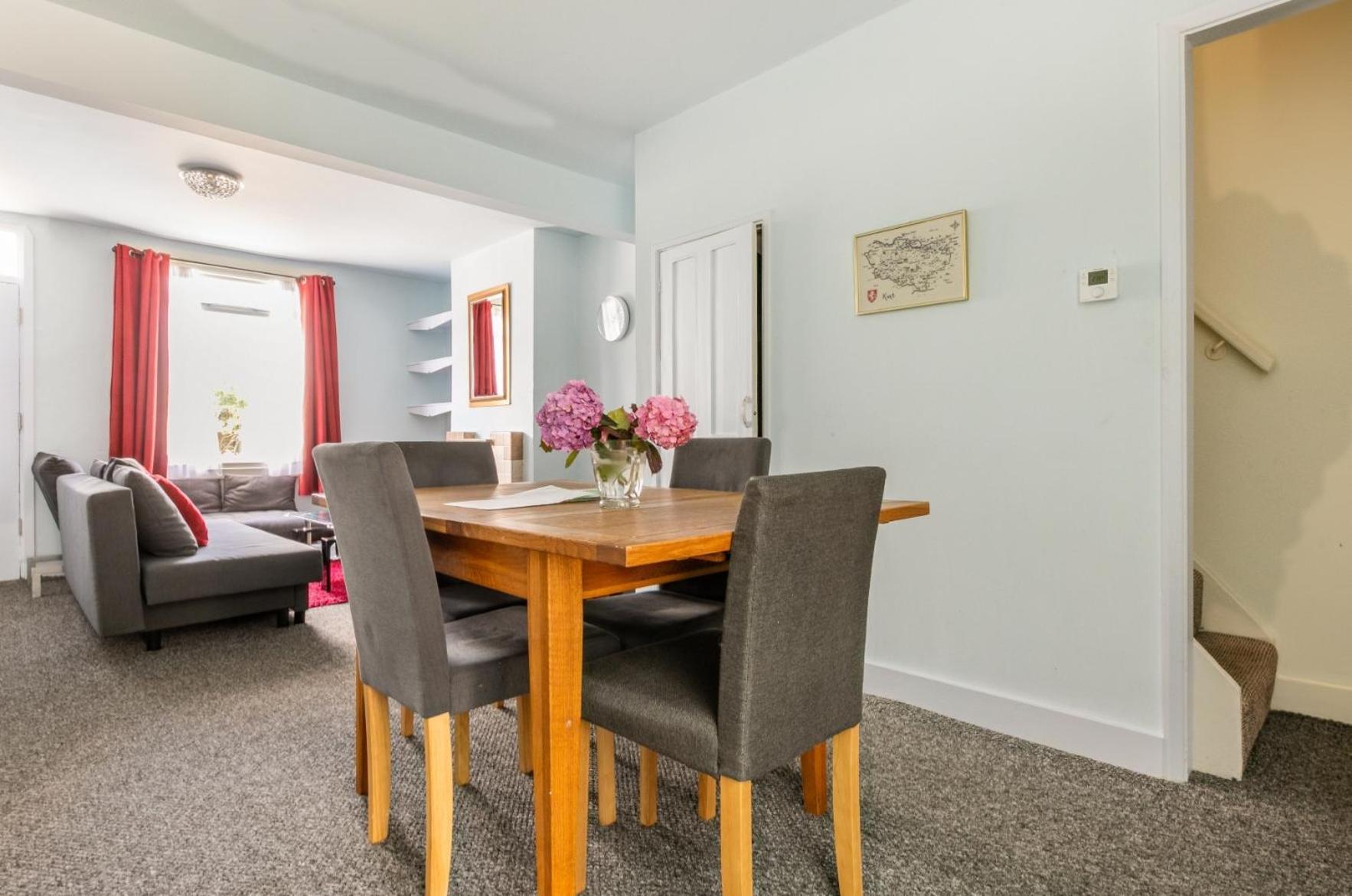Victoria Cottage-seconds To Beach-pet Friendly- Easy Parking- Self Check In-sleep 6 People-minutes Walk To Amenities