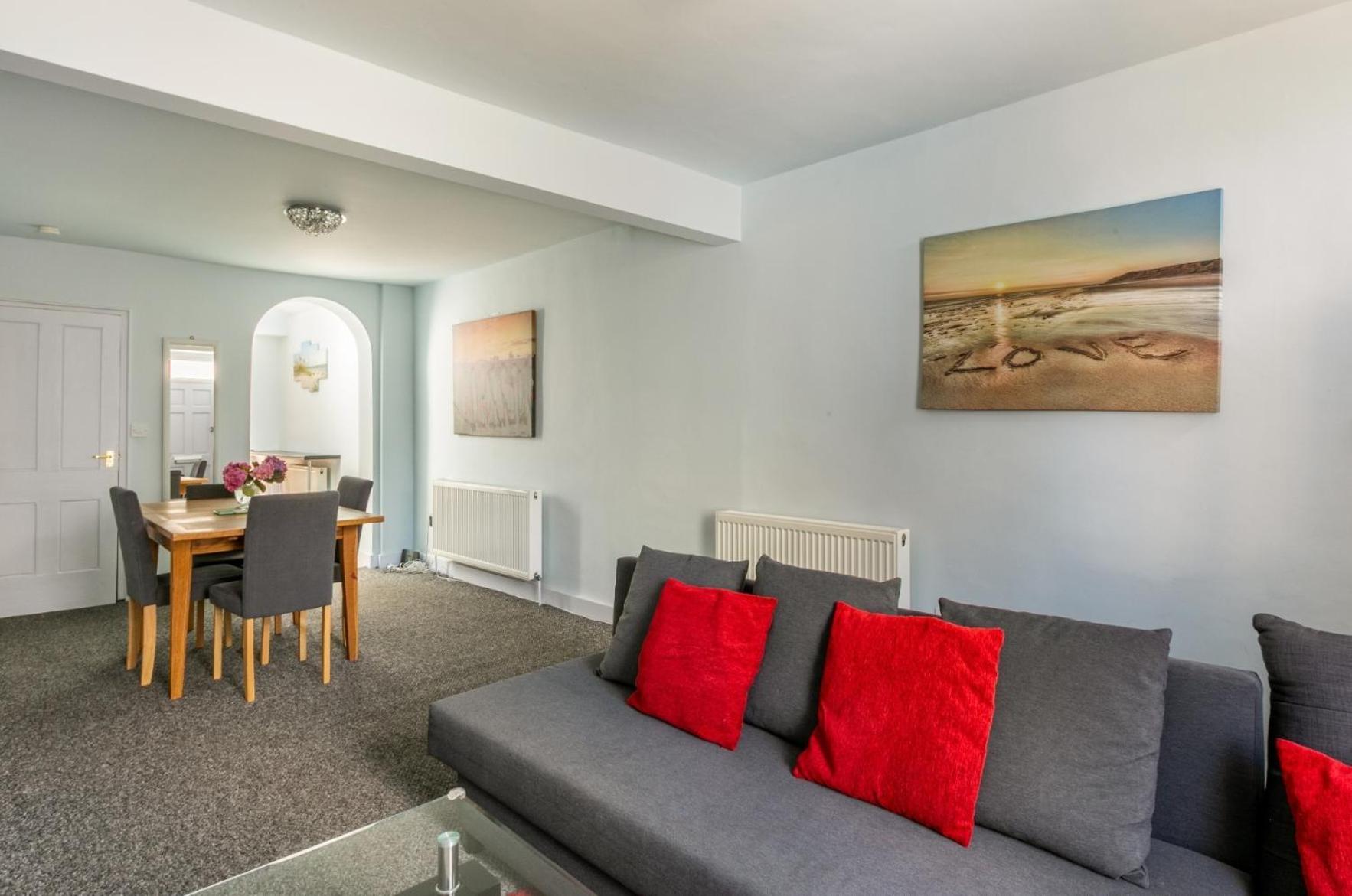 Holiday home Victoria Cottage-seconds To Beach-pet Friendly- Easy Parking- Self Check In-sleep 6 People-minutes Walk To Amenities