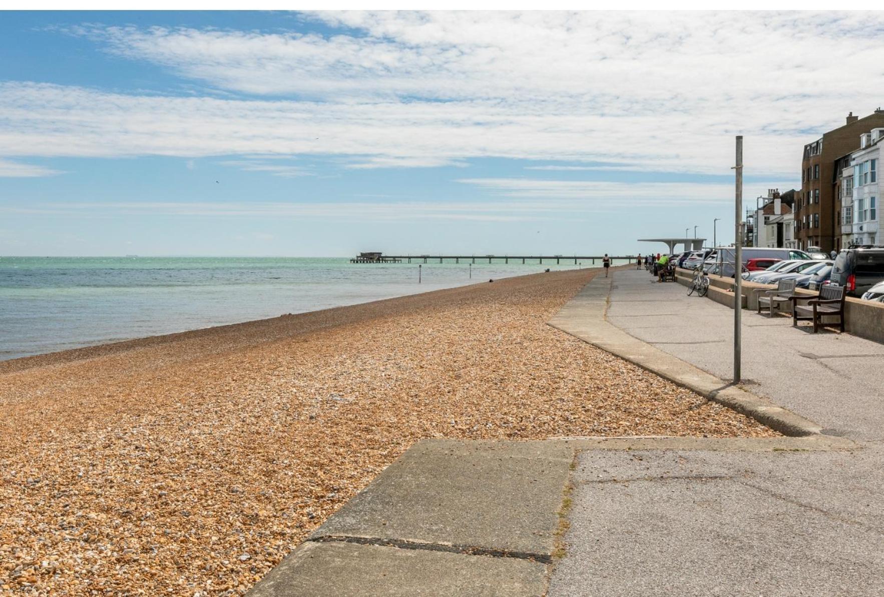 Victoria Cottage-seconds To Beach-pet Friendly- Easy Parking- Self Check In-sleep 6 People-minutes Walk To Amenities * Deal